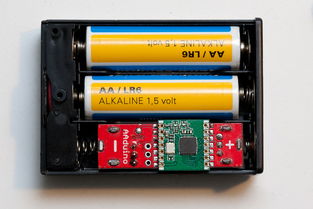微小但強大 一塊能同擠一節五號電池艙的類 Arduino 主板